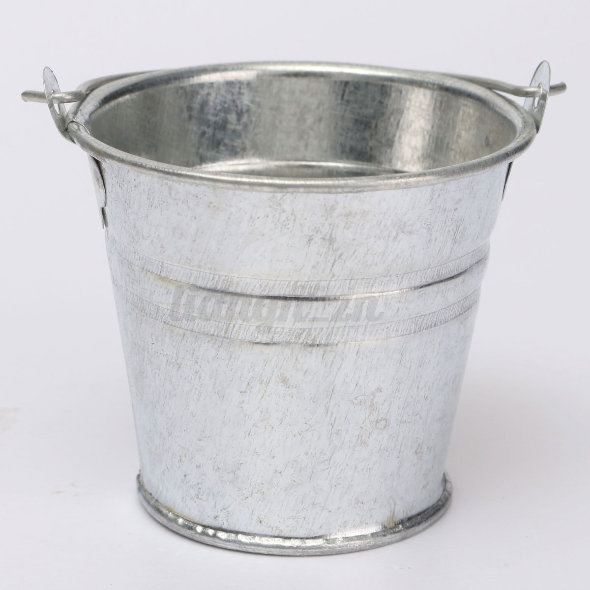 Les cache pot mettent en valeur les plantes du balcon