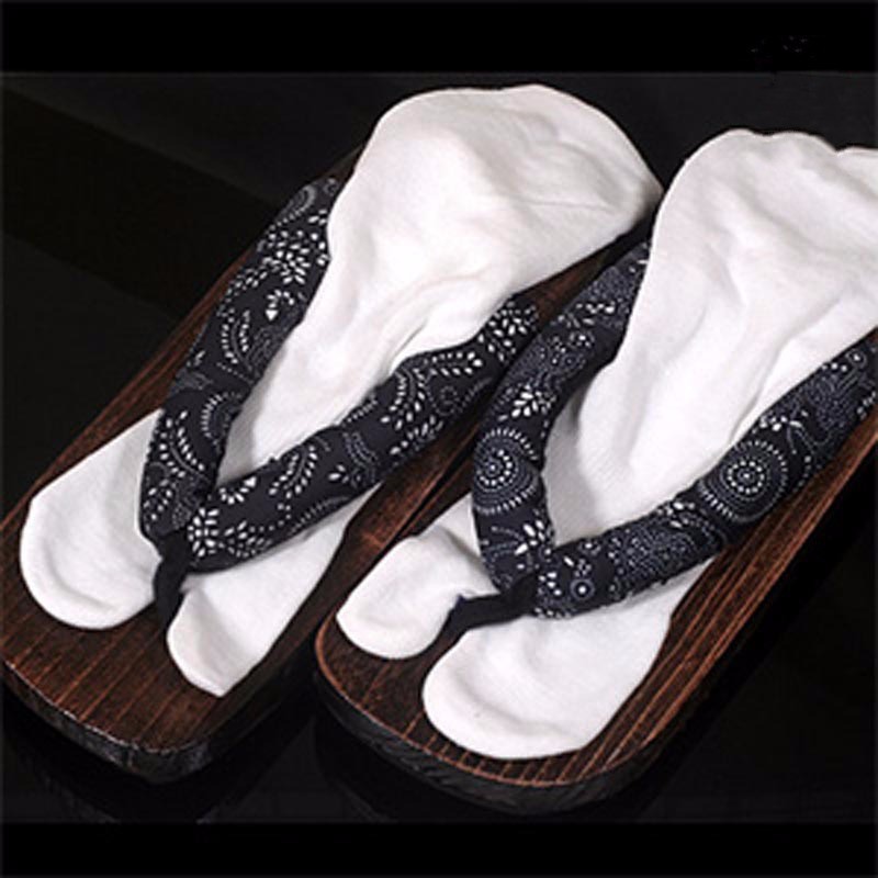 geta with socks