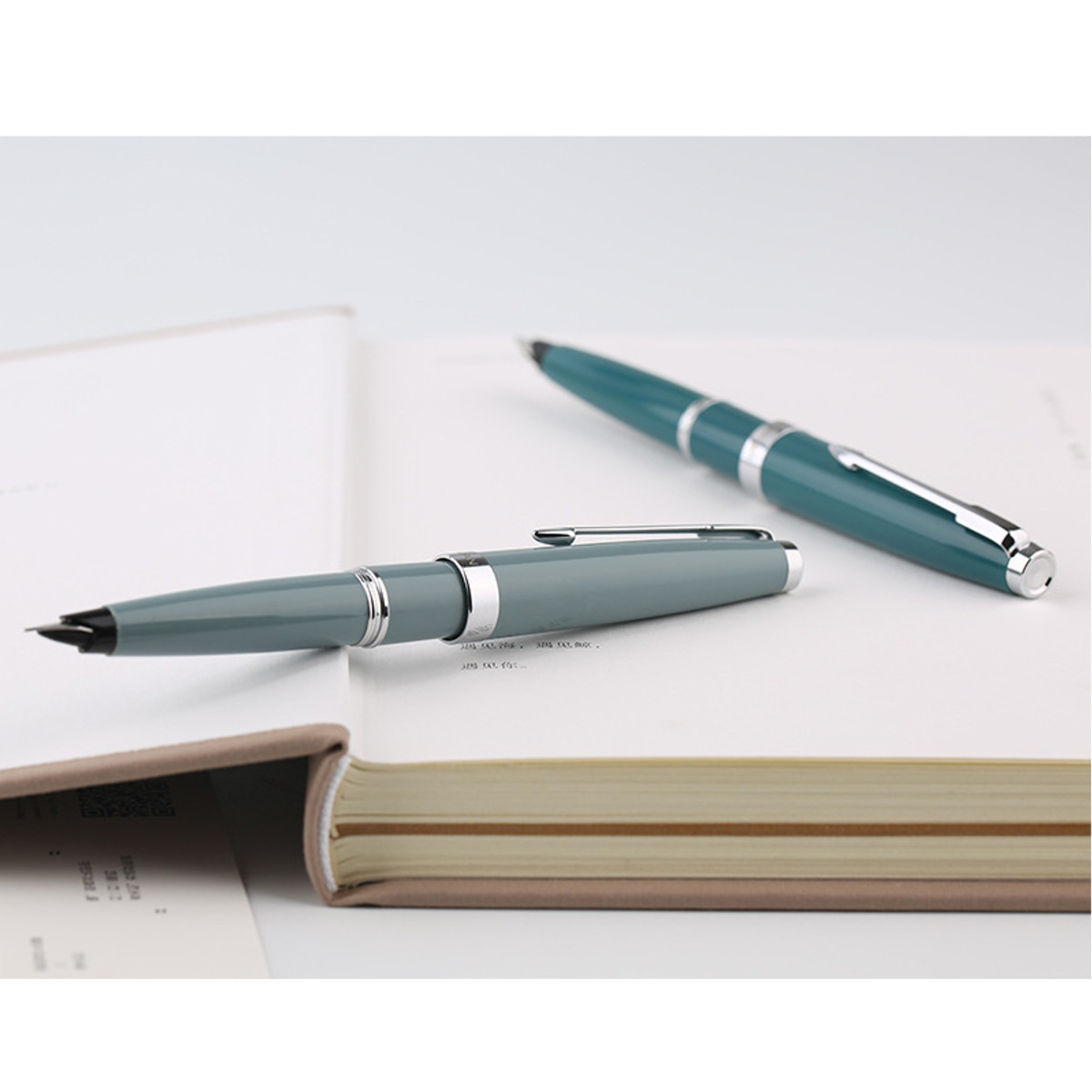 CT Moonman No 80 Mini Vest Pocket Lake Blue Fine Fountain Pen