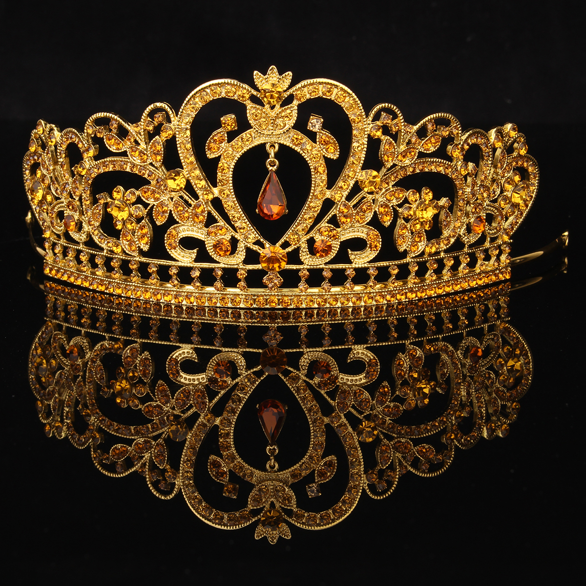 Золотая корона тиара. Королевская корона геншин. Корона 3д. Тиара королевы золотая. Корона женская.